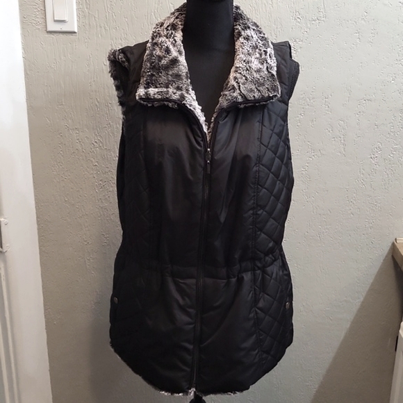 Faux Fur Reversible Vest with Toggles to Cinch in if Desired - Picture 12 of 15